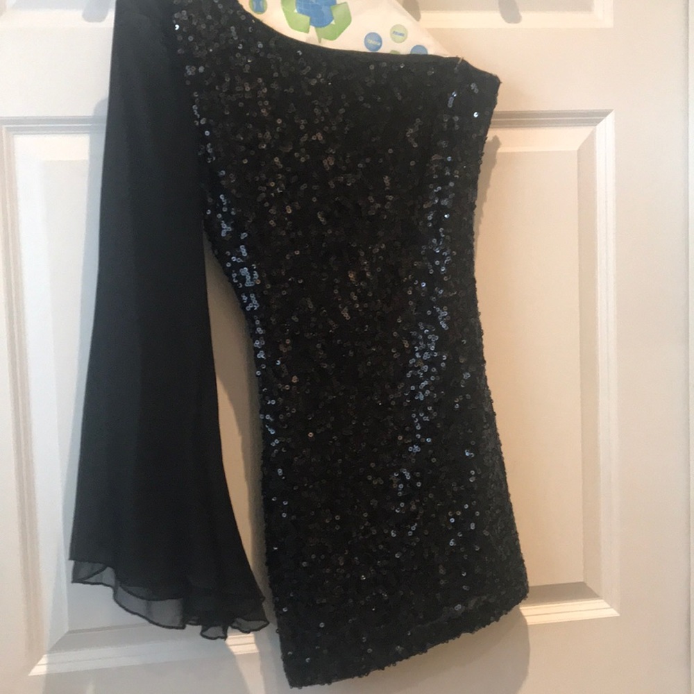 Black sequined side shoulder juniors dress fitted